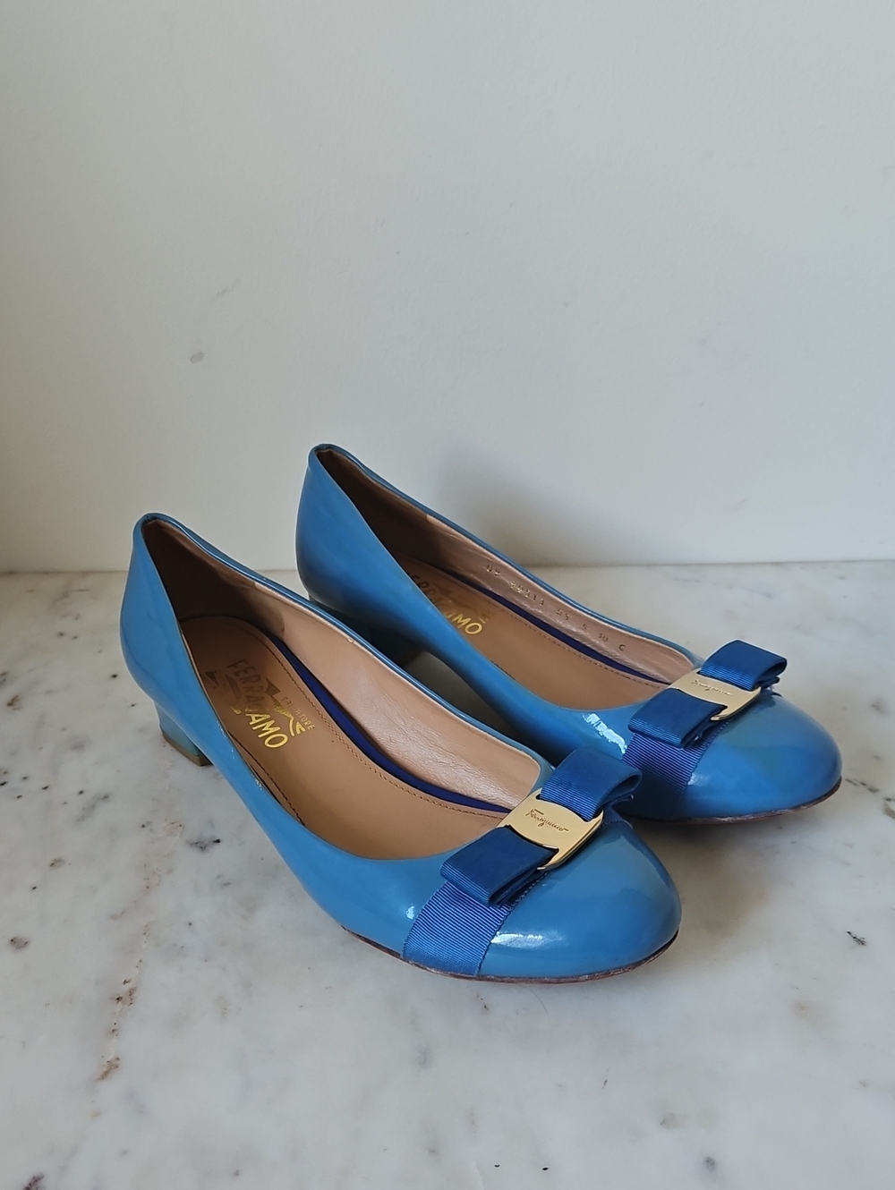 SALVATORE FERRAGAMO: Tiffany Blue Vara Bow Block Heels - Picture 2 of 7